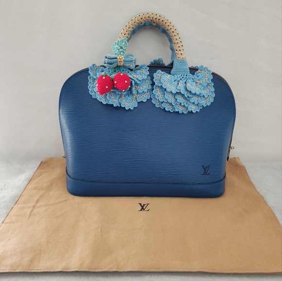 Auth Louis Vuitton Alma Epi Leather HandBag - Picture 1 of 15
